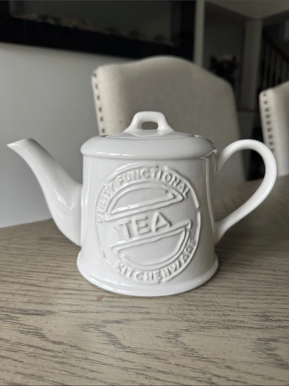 THE OLD POTTERY COMPANY WHITE CERAMIC FARMHOUSE TEAPOT